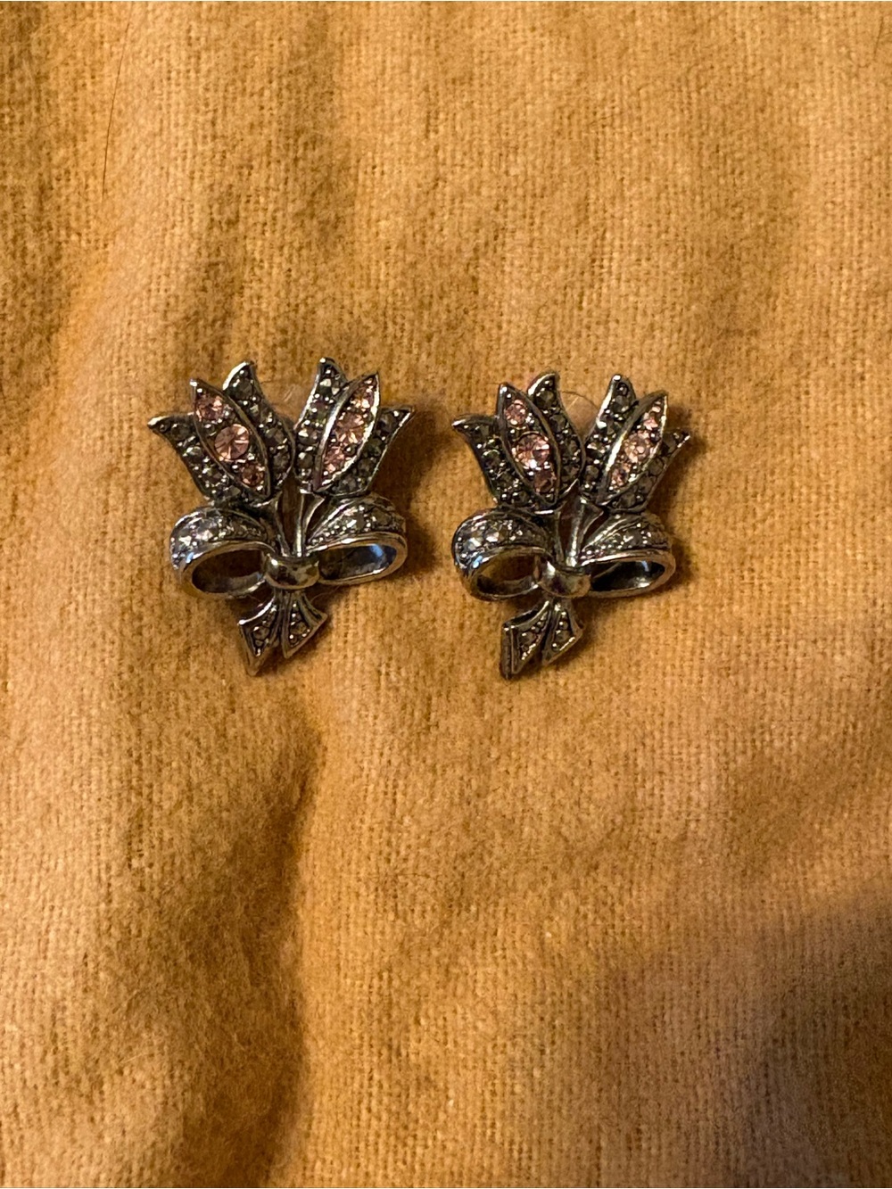 💍3 for $15💍 Silver-Tone Floral Bow Earrings with Pink Accents